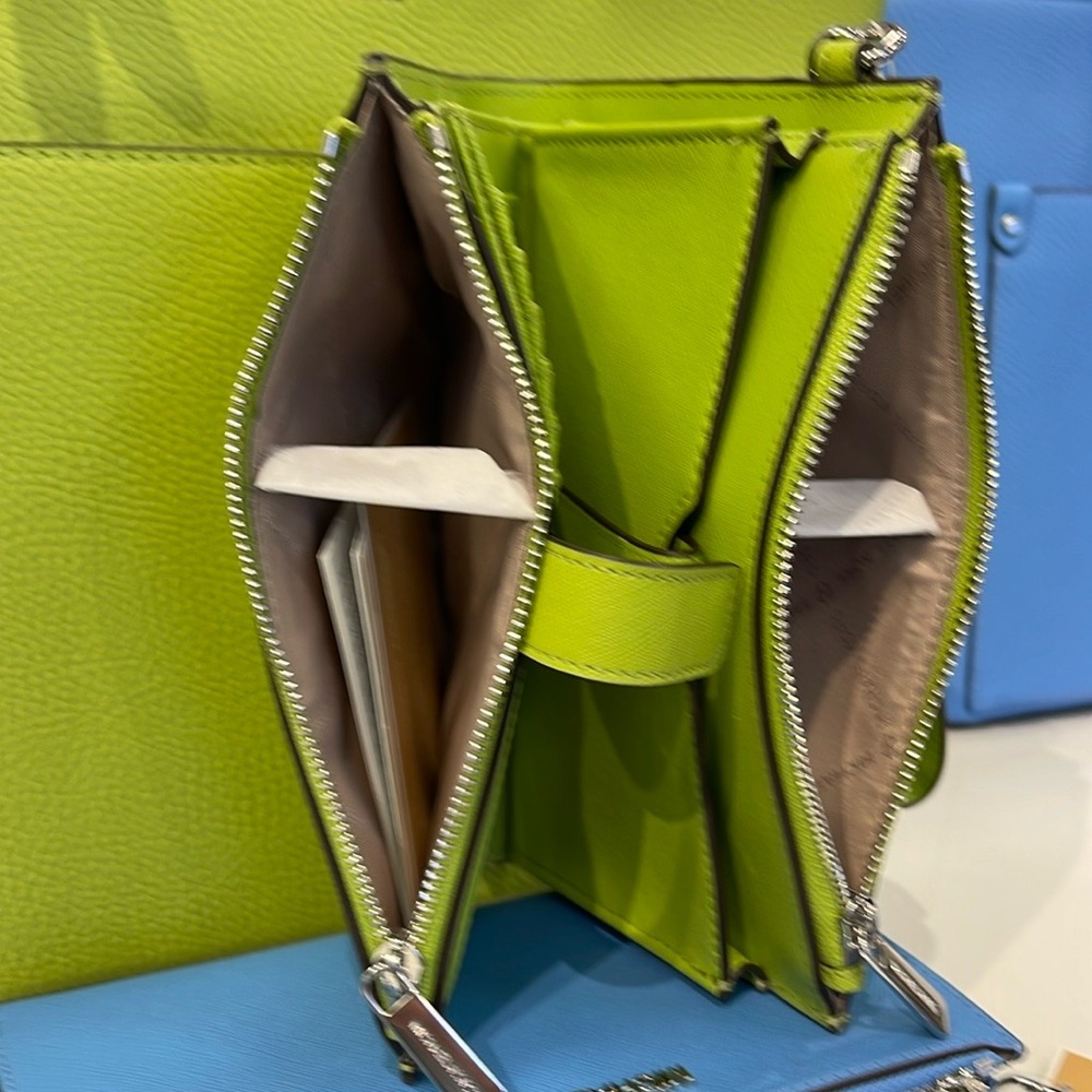 MICHAEL KORS LG DOUBLE ZIP WRISTLET Wallet Phone Case Holder 
Lime
NWT - Picture 10 of 16